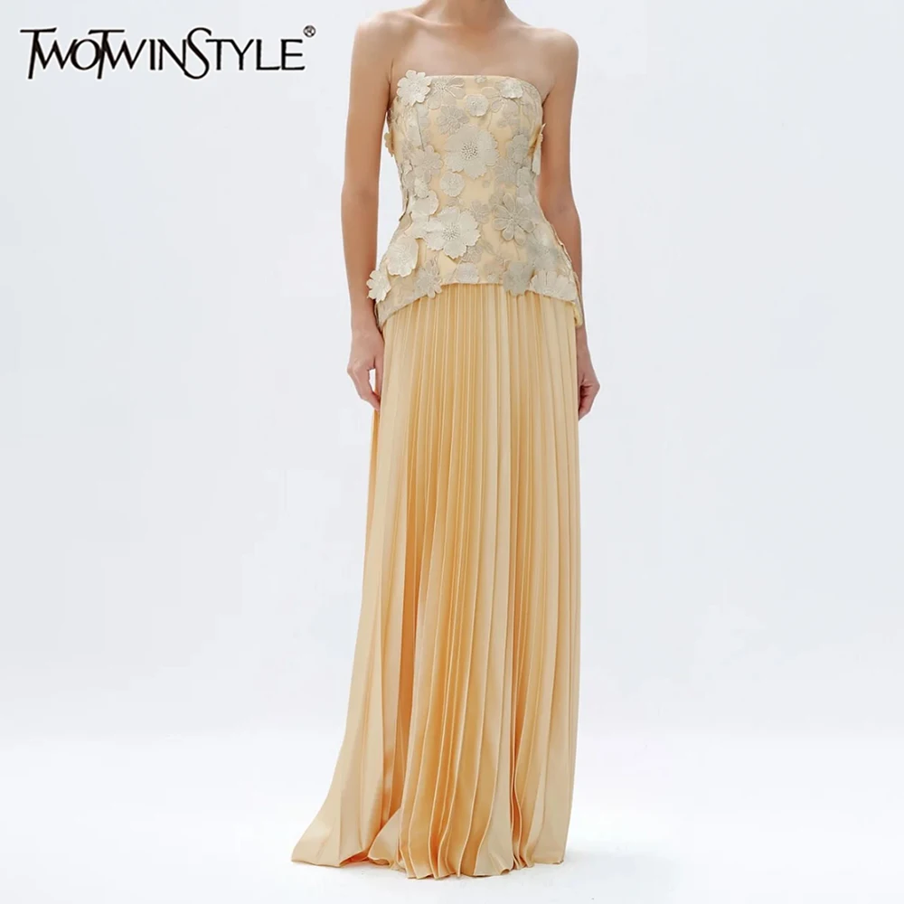 TWOTWINSTYLE Two Piece Sets for Women Strapless Sleeveless Spliced 3D Flower Top High Waist Patchwork Folds Skirt Set Female New
TWOTWINSTYLE Two Piece Sets for Women Strapless Sleeveless Spliced 3D Flower Top High Waist Patchwork Folds Skirt Set Female New