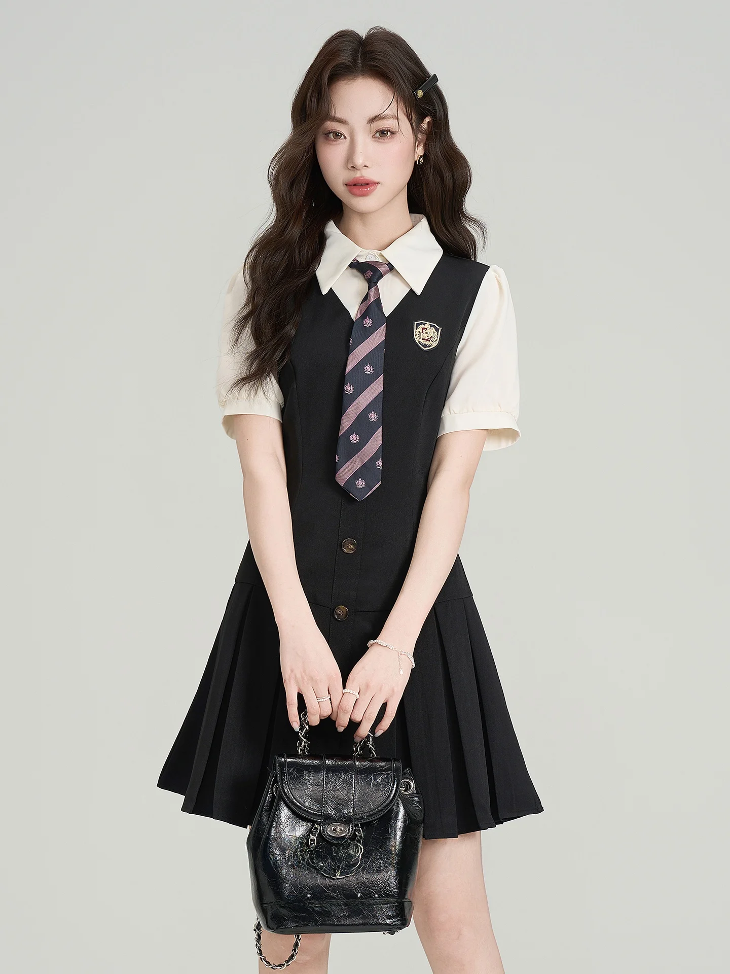 Summer New Style XiaoLai Black Pleated A-Line Dress Women's Short Sleeve Fake Two-Piece College Style Dress High Waist
Summer New Style XiaoLai Black Pleated A-Line Dress Women's Short Sleeve Fake Two-Piece College Style Dress High Waist