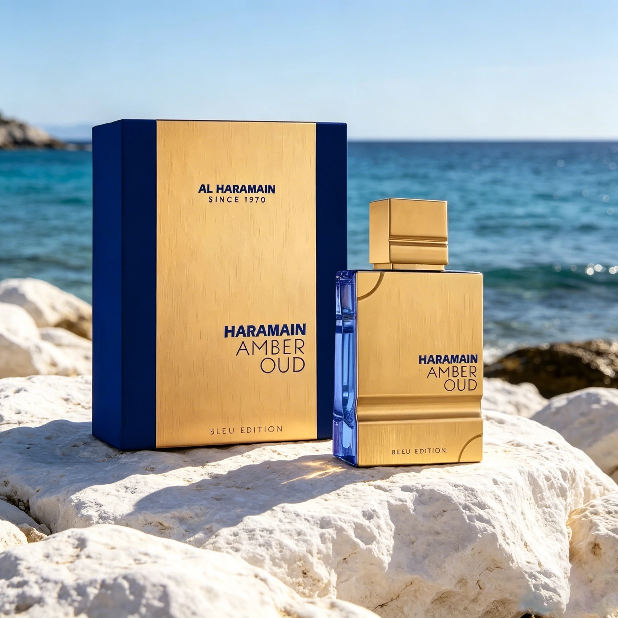 Al Haramain Amber Oud Bleu Edition, The golden blue contrasting bottle body exudes an elite style, with fresh citrus and amber ebony interwoven, embodying the calmness and elegance of urban gentlemen.n
Al Haramain Amber Oud Bleu Edition, The golden blue contrasting bottle body exudes an elite style, with fresh citrus and amber ebony interwoven, embodying the calmness and elegance of urban gentlemen.n