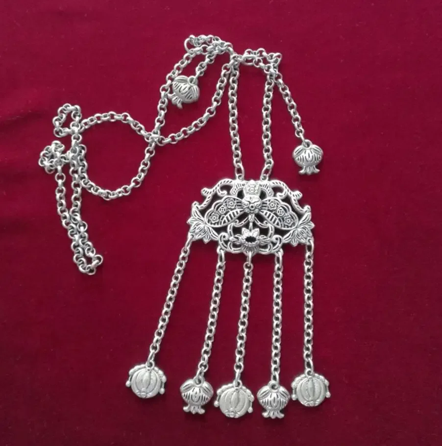 Двойной замок, свитер, цепочка, стиль, древний костюм, изысканное серебряное ожерелье Мяо
Двойной замок, свитер, цепочка, стиль, древний костюм, изысканное серебряное ожерелье Мяо