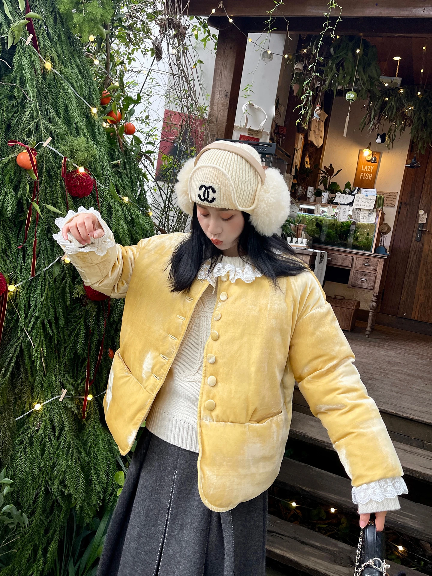 Heidy Velvet Goose down Jaet 90% White Goose Feather Lace Splicing Chinese Sle Women's Coat Sweet Milkake Yellow
Heidy Velvet Goose down Jaet 90% White Goose Feather Lace Splicing Chinese Sle Women's Coat Sweet Milkake Yellow