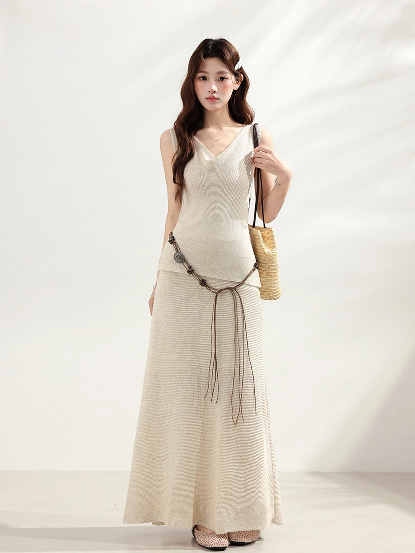 Slimming V-Neck Strap Vest Women's Summer Drapey A-Line Long Skirt Two-Piece Set Casual Style High Waist Long Sleeve
Slimming V-Neck Strap Vest Women's Summer Drapey A-Line Long Skirt Two-Piece Set Casual Style High Waist Long Sleeve