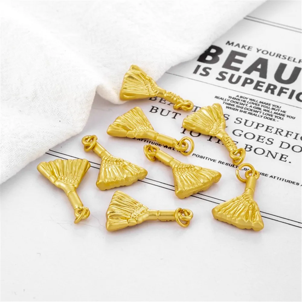 1pcs 18k Gold Matte Gold Broom Broom Pendant Tassel Bracelet Necklace Diy Shape Handmade Jewelry Pendant Charm Accessories
1pcs 18k Gold Matte Gold Broom Broom Pendant Tassel Bracelet Necklace Diy Shape Handmade Jewelry Pendant Charm Accessories