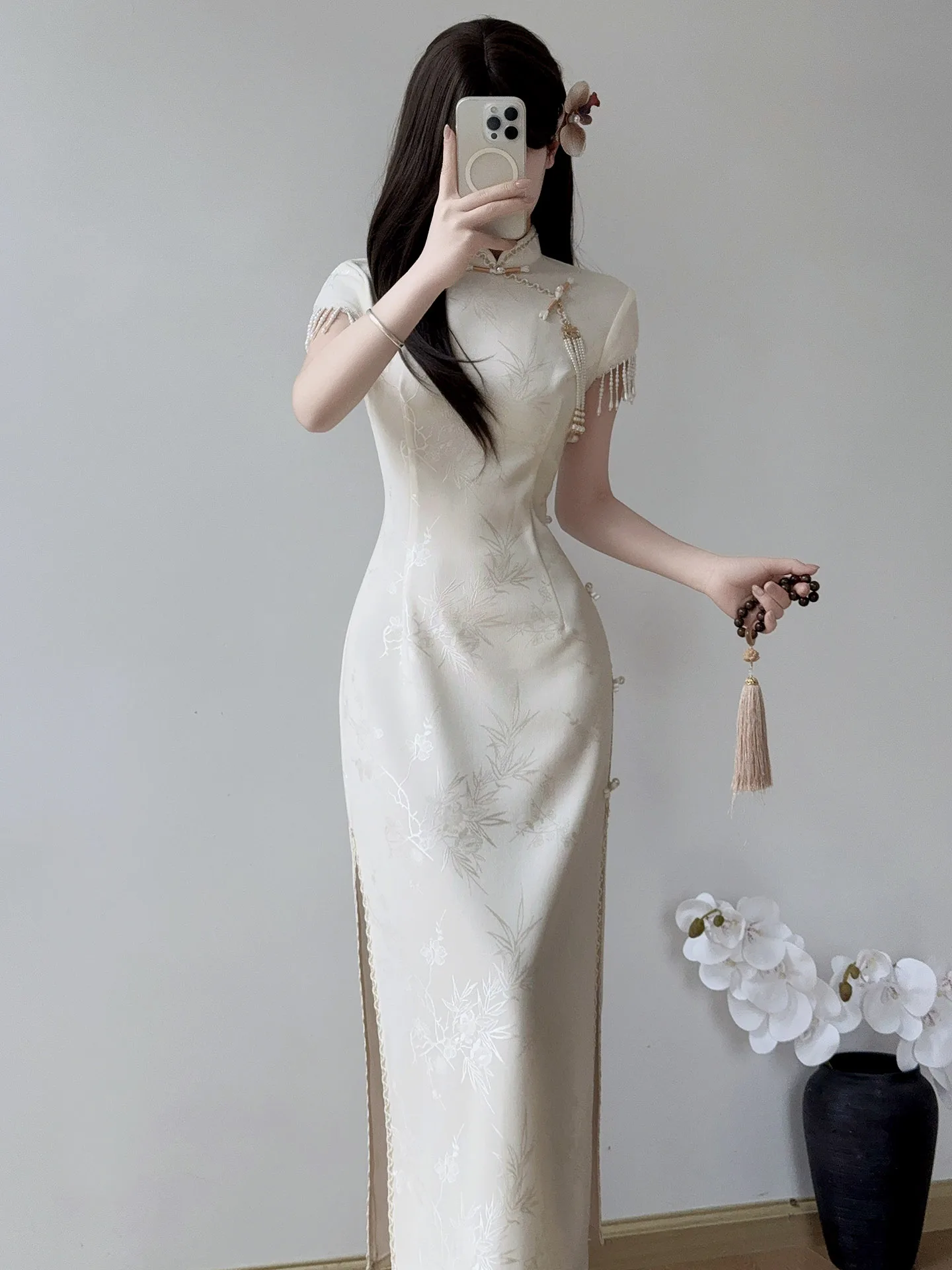 Elegant Young Tassel Sleeve Qipao Dress Embroidered Wedding Dress Breathable Low Slit Daily Wear Thin Long Qipao for Women
Elegant Young Tassel Sleeve Qipao Dress Embroidered Wedding Dress Breathable Low Slit Daily Wear Thin Long Qipao for Women