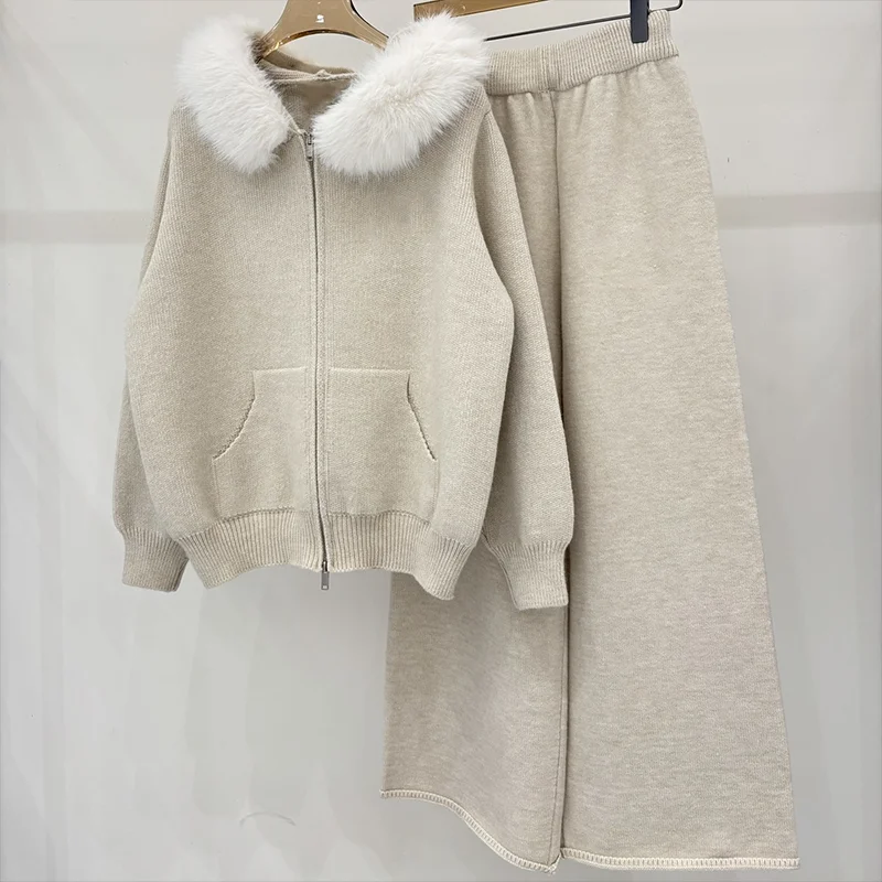 High quality women's two-piece knitted sets with a hooded fur collar zipper coat cardigan + loose long pants 25120608
High quality women's two-piece knitted sets with a hooded fur collar zipper coat cardigan + loose long pants 25120608