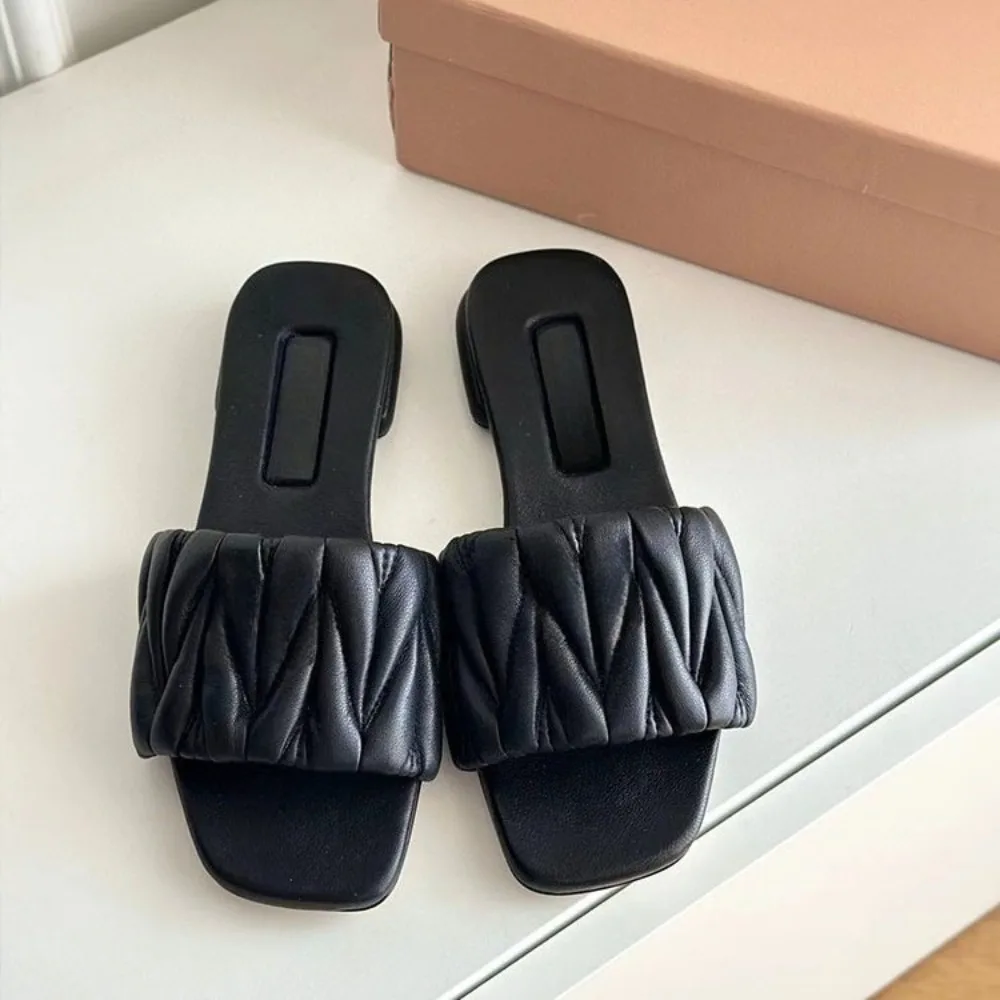 2026 Spring Summer New Women's Ruched Square Toe Slides Single Strap Sandals All-Matching Clean Girl Aesthetic Barely-There Trend Textured Ruche Monogram Stamp Non-Slip Sole for Women Girls Daily Errands Outfit Streetwear Essential
2026 Spring Summer New Women's Ruched Square Toe Slides Single Strap Sandals All-Matching Clean Girl Aesthetic Barely-There Trend Textured Ruche Monogram Stamp Non-Slip Sole for Women Girls Daily Errands Outfit Streetwear Essential