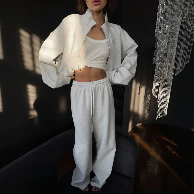 2026 Street Style High-end Minimalist Zipper Jacket Sweatshirt and Ankle Bound Sports Pants Two-piece Set for Women
2026 Street Style High-end Minimalist Zipper Jacket Sweatshirt and Ankle Bound Sports Pants Two-piece Set for Women