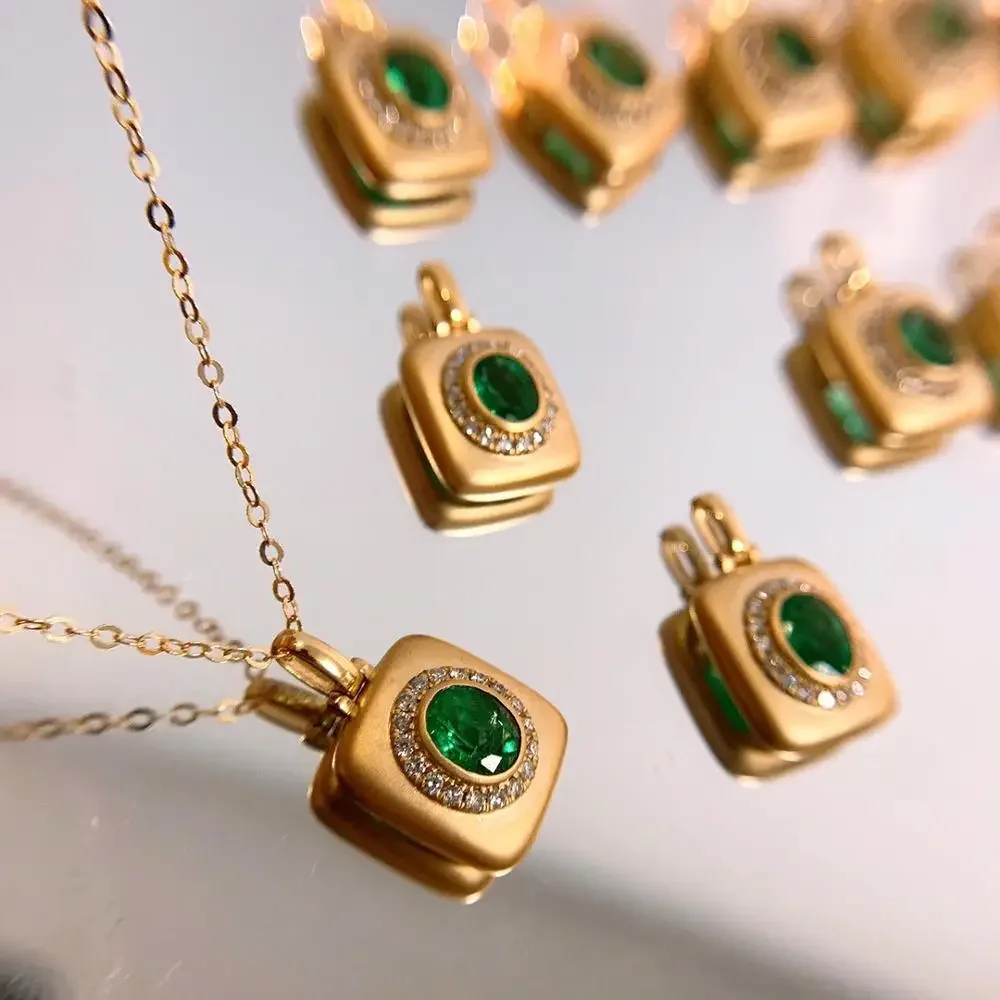 DSHIJOJ Pure Gold Au750 Solemn Square Style Pendant With Green Emerald 18K Gold Chain Women Necklace
DSHIJOJ Pure Gold Au750 Solemn Square Style Pendant With Green Emerald 18K Gold Chain Women Necklace