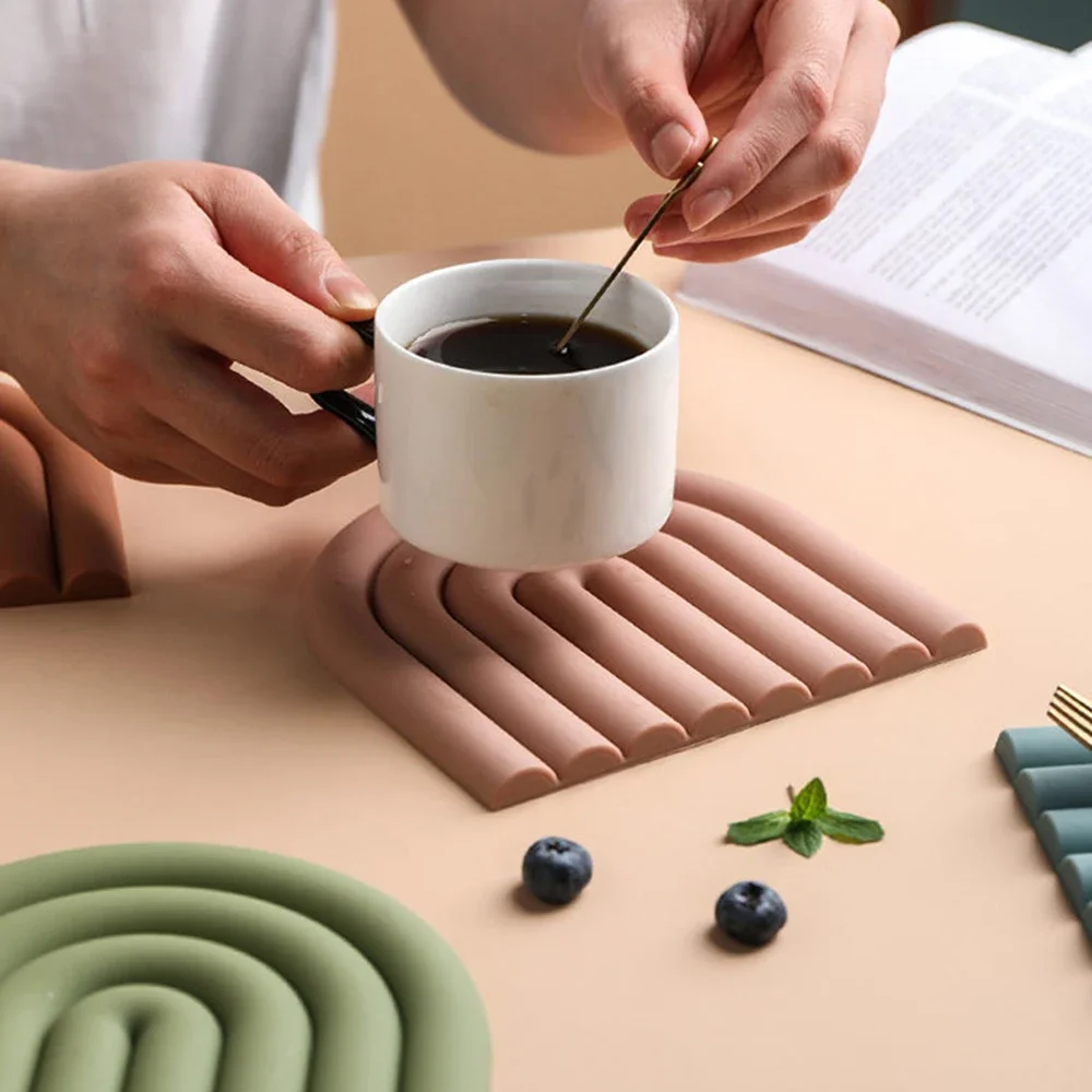 Household Coasters U-shaped Heat Insulating Mat High Temperature Dishes Silicone Anti-scald Mat Table Mat Dinner Mat
Household Coasters U-shaped Heat Insulating Mat High Temperature Dishes Silicone Anti-scald Mat Table Mat Dinner Mat
