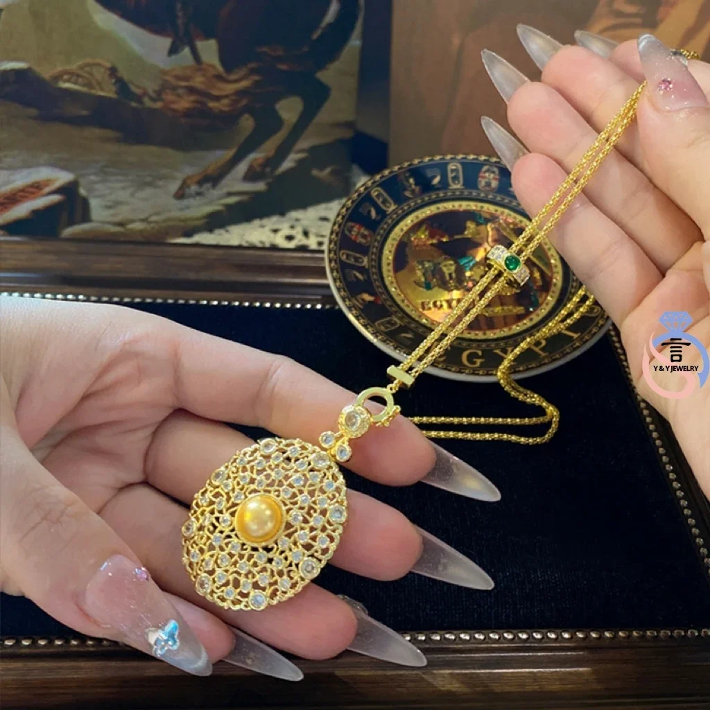 Y&Y Designer custom ancient hollow out style artificial beaded pendant luxury atmospheric necklace women pearl necklace
Y&Y Designer custom ancient hollow out style artificial beaded pendant luxury atmospheric necklace women pearl necklace