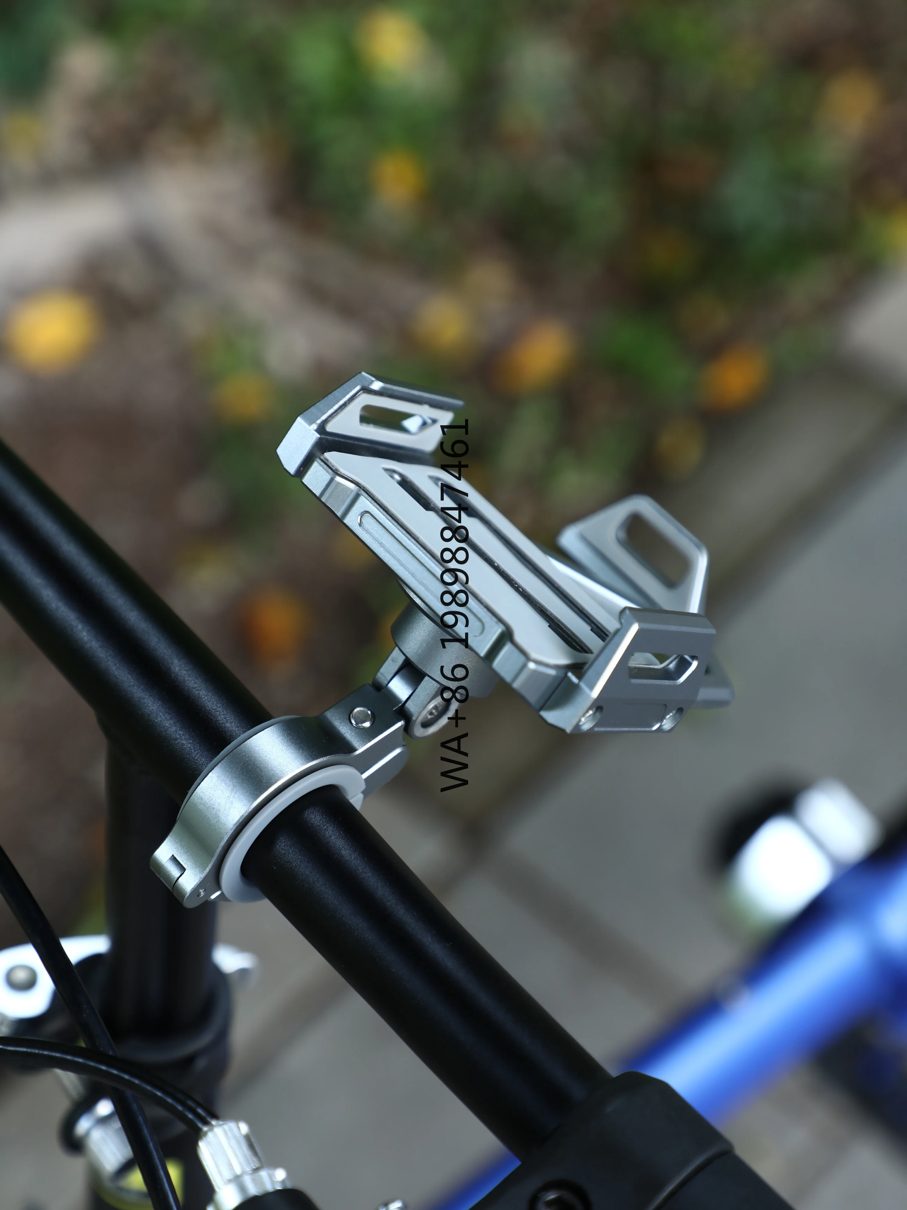 Motorcycle Phone Mount Adjustable Bicycle Mobile Phone Holder Universal Handlebar in Stock Waterproof De Celulares Motocicletas
Motorcycle Phone Mount Adjustable Bicycle Mobile Phone Holder Universal Handlebar in Stock Waterproof De Celulares Motocicletas