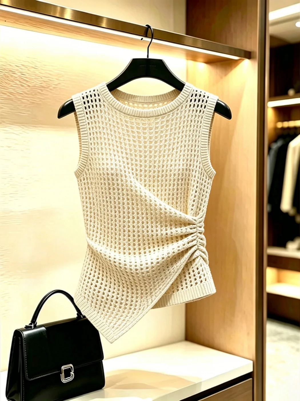 Minimalist British Style Hollow out round Neck Sleeveless Knitted Vest High Quality Summer New Arrival Women's Fashion Top
Minimalist British Style Hollow out round Neck Sleeveless Knitted Vest High Quality Summer New Arrival Women's Fashion Top