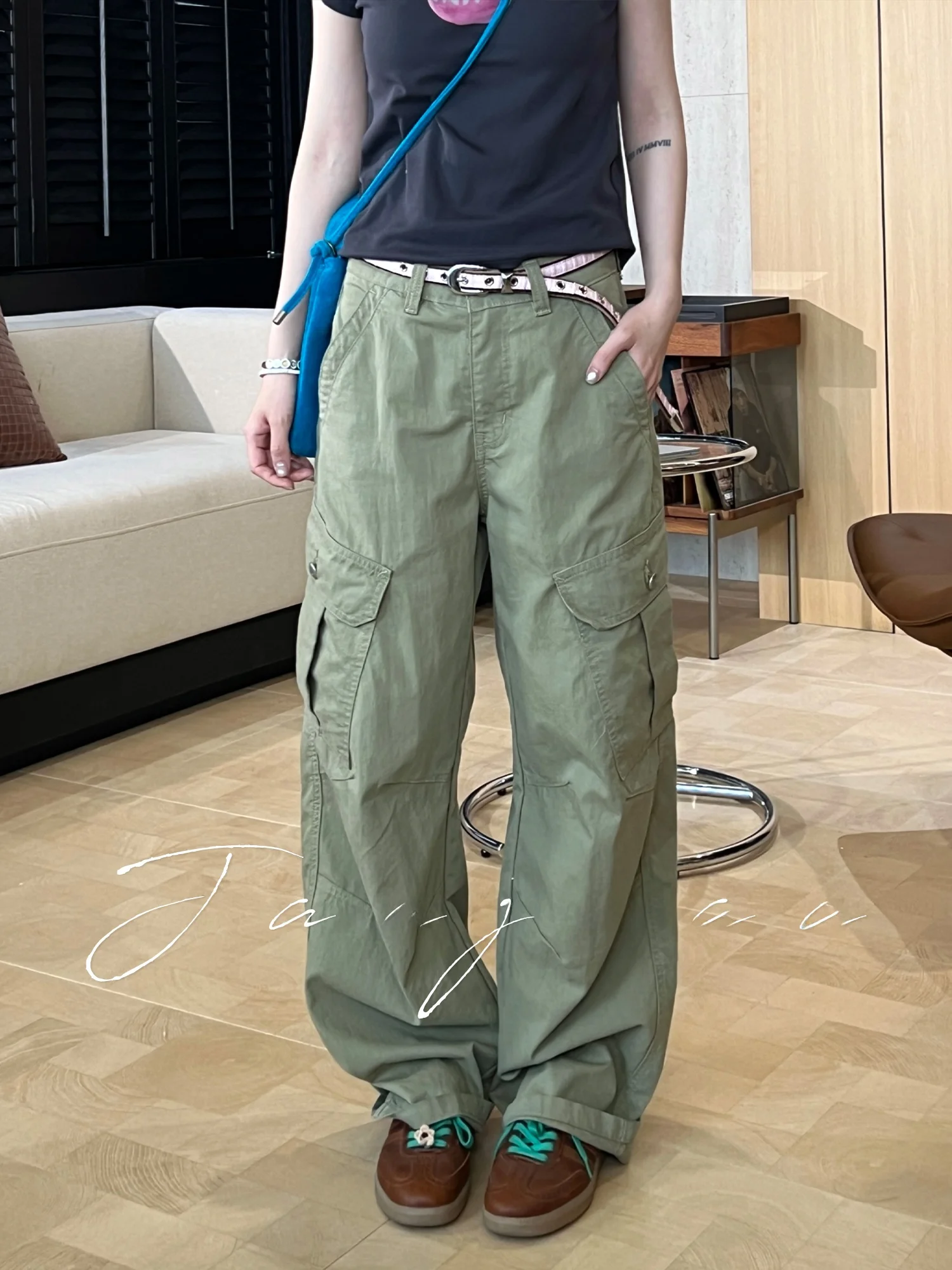 Jaajaaa Philadelphia Style Retro Cool Workwear Multi-Pocket Straight Leg Slimming Casual Pants Versatile Cotton Blend Comfort...
Jaajaaa Philadelphia Style Retro Cool Workwear Multi-Pocket Straight Leg Slimming Casual Pants Versatile Cotton Blend Comfort...