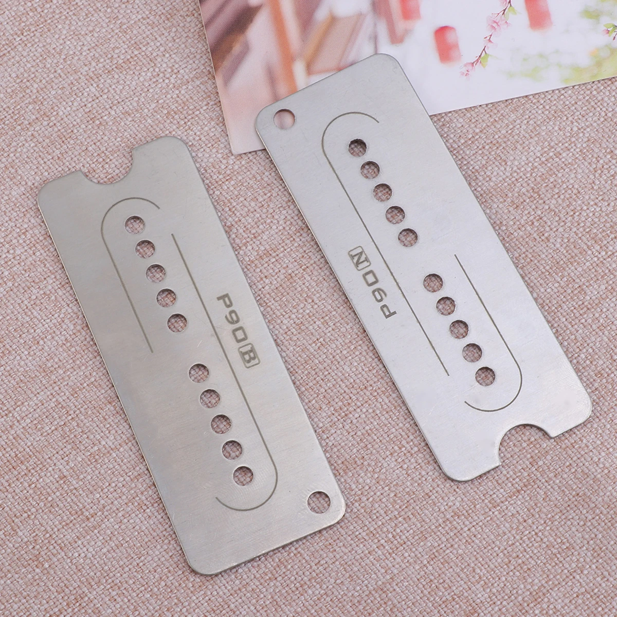 2 pcs Neck Bridge Pickup Base Plate Cupronickel Soap Bar Style 50Mm 52Mm Pole Spacing Electric Humbucker Replacement For
2 pcs Neck Bridge Pickup Base Plate Cupronickel Soap Bar Style 50Mm 52Mm Pole Spacing Electric Humbucker Replacement For
