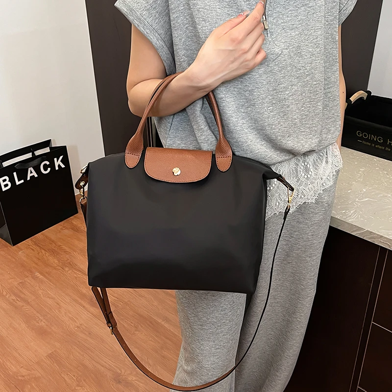 Уникальная повседневная женская сумка через плечо для отдыха с минималистским однотонным покрытием и кожаной отделкой большой вместимости
Уникальная повседневная женская сумка через плечо для отдыха с минималистским однотонным покрытием и кожаной отделкой большой вместимости