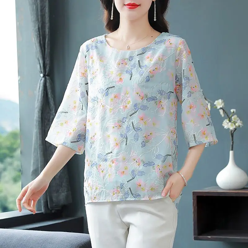 Embroidery Craft Print Chiffon Blouse Large Size Loose Pullover Short Sleeved Top
Embroidery Craft Print Chiffon Blouse Large Size Loose Pullover Short Sleeved Top