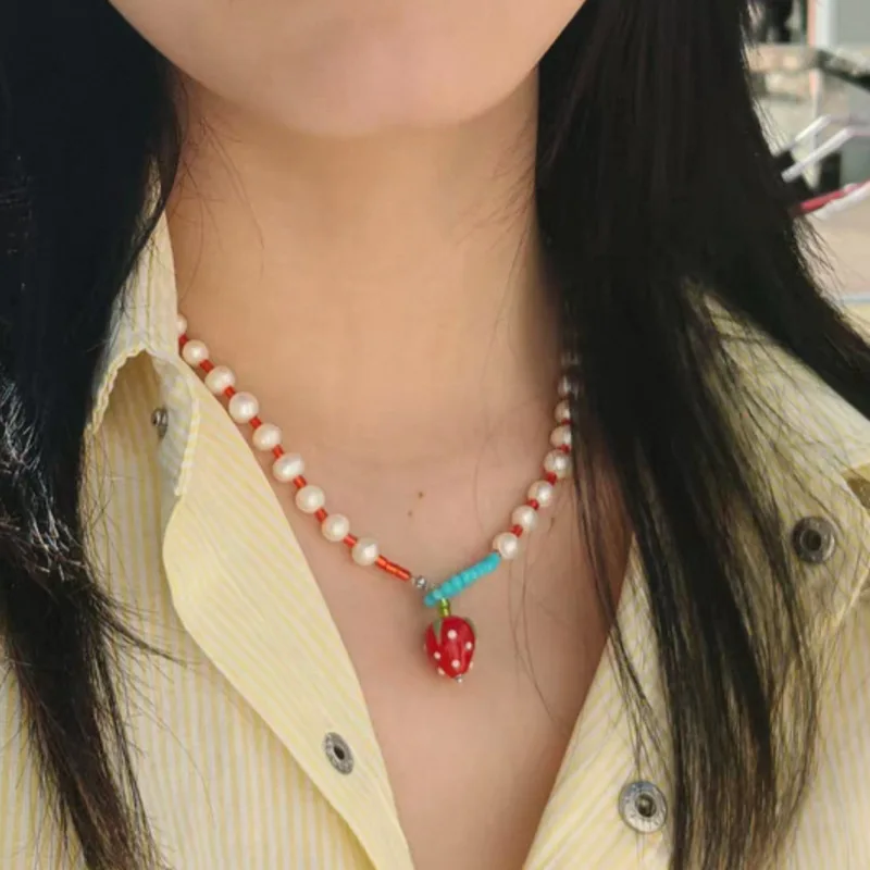 Niche Natural Freshwater Pearl Strand Chain Strawberry Pendant Bead Necklace Temperament Clavicle Chain Advanced Choker Necklace
Niche Natural Freshwater Pearl Strand Chain Strawberry Pendant Bead Necklace Temperament Clavicle Chain Advanced Choker Necklace