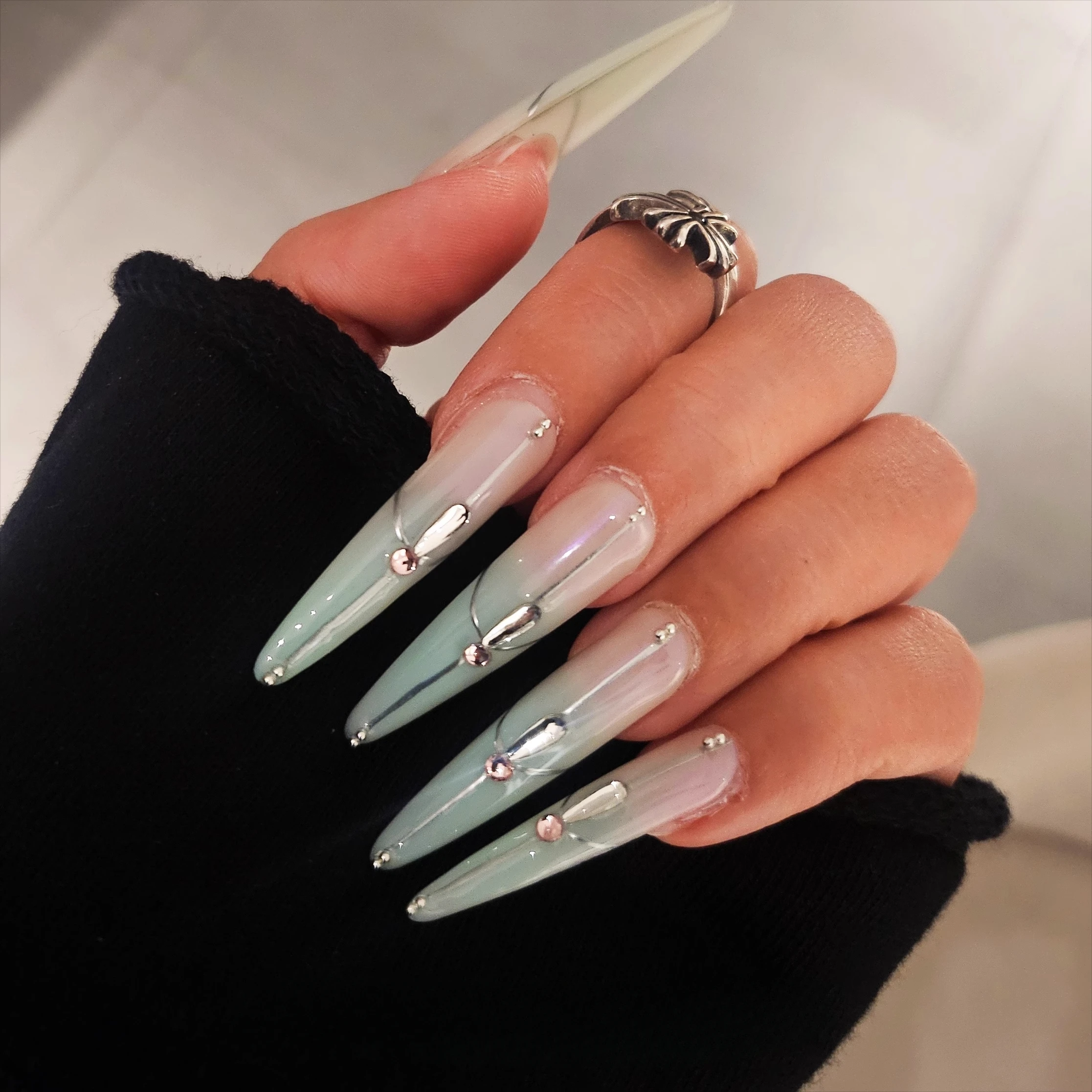 New Handmade Ice Through Glazed Punk Style Exquisite Pure Handmade Armor Advanced Purple Manicure Fake Nails Press on Nail
New Handmade Ice Through Glazed Punk Style Exquisite Pure Handmade Armor Advanced Purple Manicure Fake Nails Press on Nail