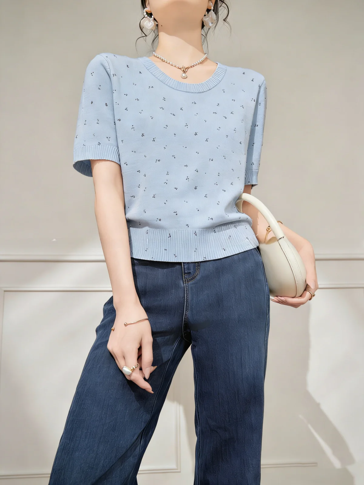 Lulu Sweet Youthful Blue Knitted Short Sleeve Top Women's Fashion Design Floral Print Summer Casual Wear Ladies' Premium Clot...
Lulu Sweet Youthful Blue Knitted Short Sleeve Top Women's Fashion Design Floral Print Summer Casual Wear Ladies' Premium Clot...
