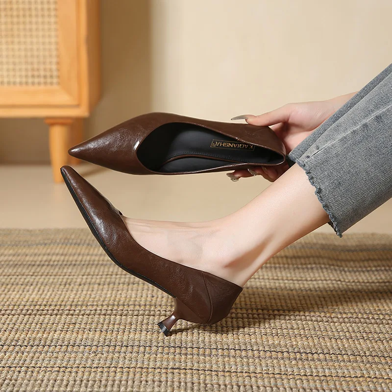 2026 New Soft Leather Pointed Soft Bottom Retro Leather Shoes High Heels Women's High Grade Non slip Women's Shoes
2026 New Soft Leather Pointed Soft Bottom Retro Leather Shoes High Heels Women's High Grade Non slip Women's Shoes