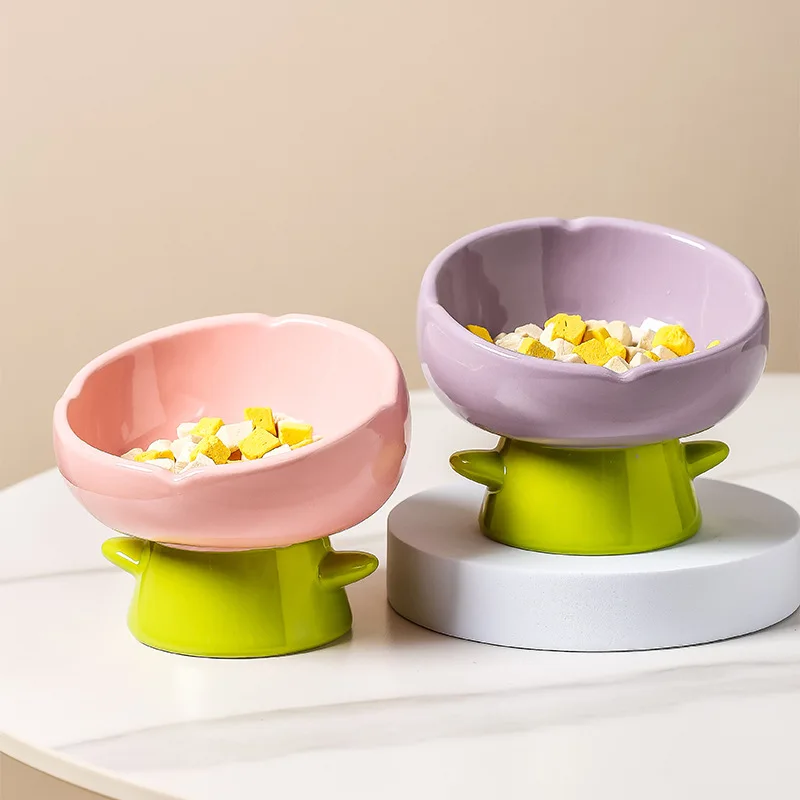 Tulip-shaped ceramic cat food bowl for pets prevent tipping over, and reduce the risk of blackening at the bottom of the bowl
Tulip-shaped ceramic cat food bowl for pets prevent tipping over, and reduce the risk of blackening at the bottom of the bowl