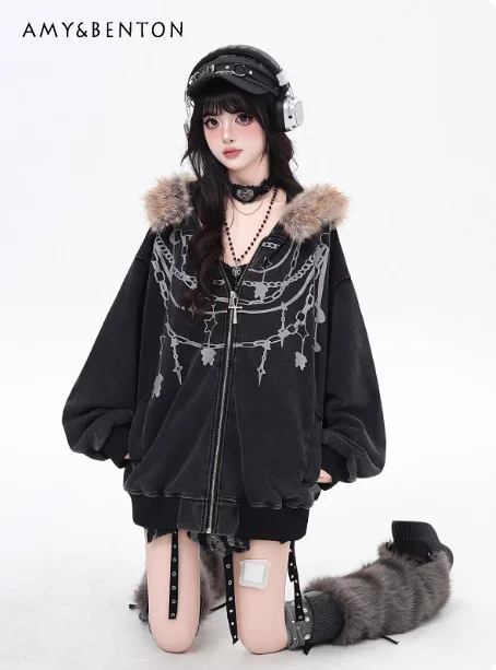Spring and Autumn New High Street Gothic Style Women's Chain Print Black Loose Casual Fur Collar Hooded Sweatshirt
Spring and Autumn New High Street Gothic Style Women's Chain Print Black Loose Casual Fur Collar Hooded Sweatshirt