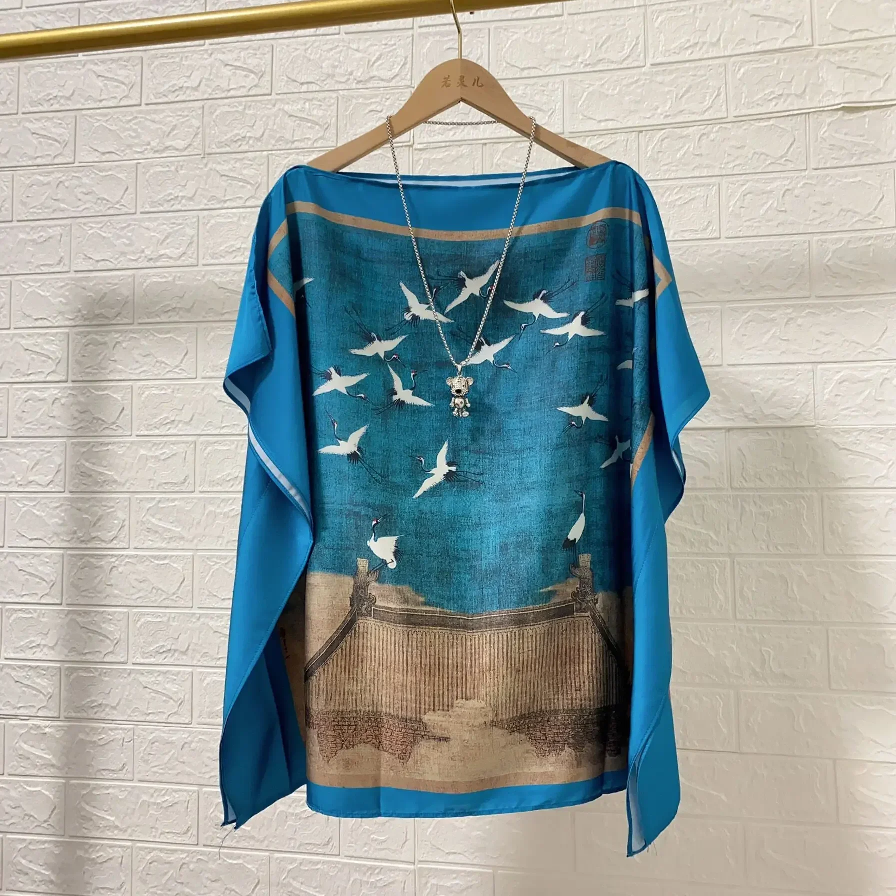 Women Print Satin Blouses Summer Vintage Lady's Satin Scarf Tops Women Batwing Sleeve Print Shirts Tops
Women Print Satin Blouses Summer Vintage Lady's Satin Scarf Tops Women Batwing Sleeve Print Shirts Tops
