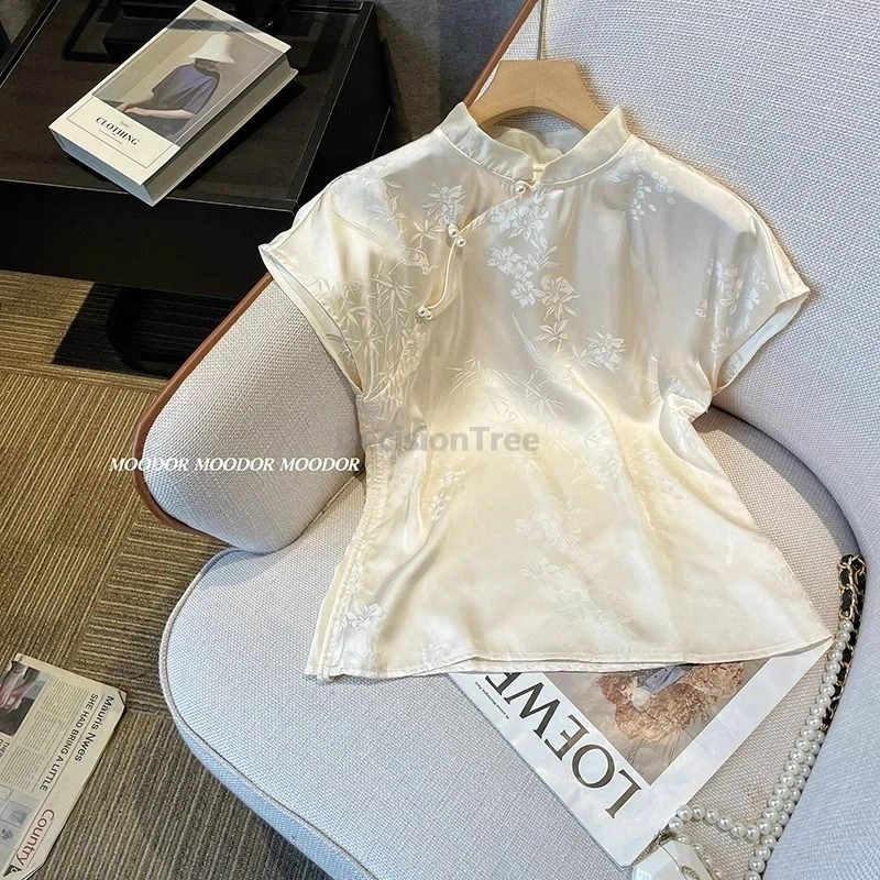Summer Chinese Style Women Short Sleeve Printed Stand-Up Collar Shirt Elegant Women Shirt Retro Fashion Satin Soft cheongsam Top
Summer Chinese Style Women Short Sleeve Printed Stand-Up Collar Shirt Elegant Women Shirt Retro Fashion Satin Soft cheongsam Top
