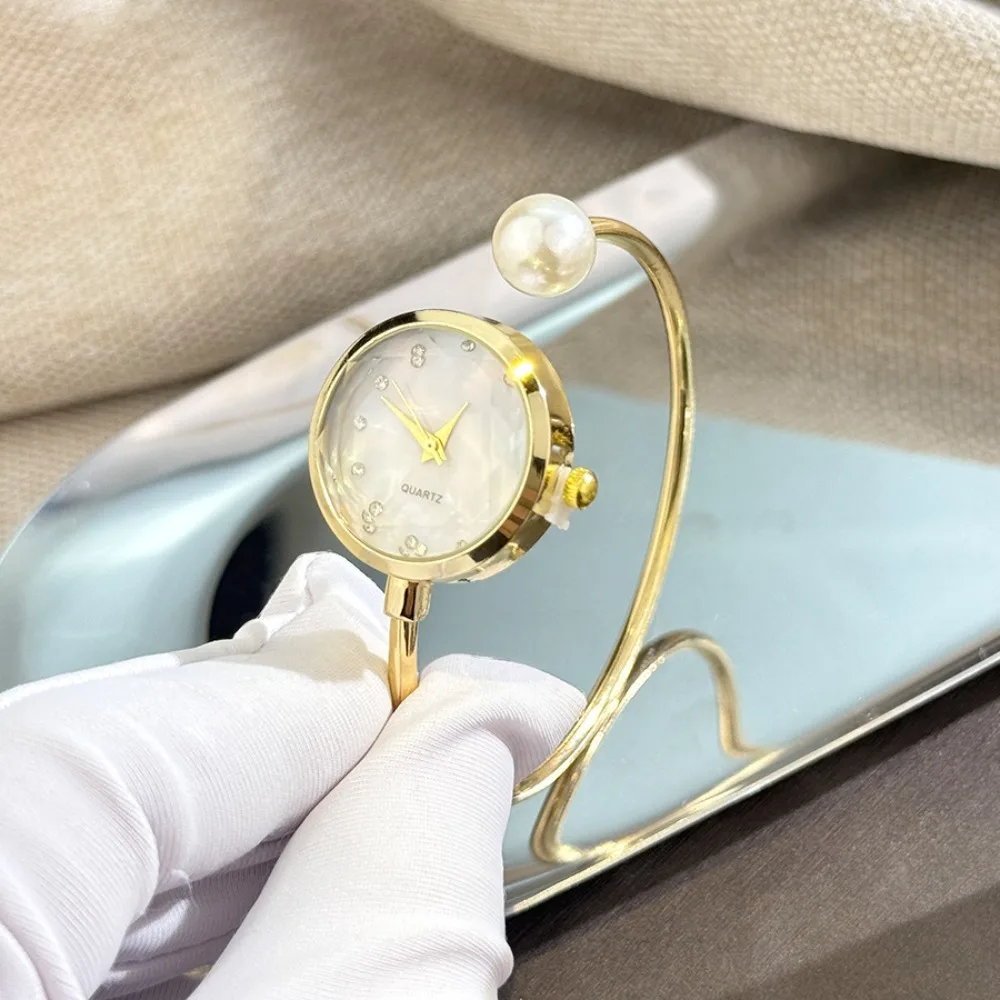 Classic Alloy Ladies Quartz Wristwatch Vintage Rose Gold Bracelet Watch Imitation Pearl Rhinestone Small Dial Watch Women's
Classic Alloy Ladies Quartz Wristwatch Vintage Rose Gold Bracelet Watch Imitation Pearl Rhinestone Small Dial Watch Women's