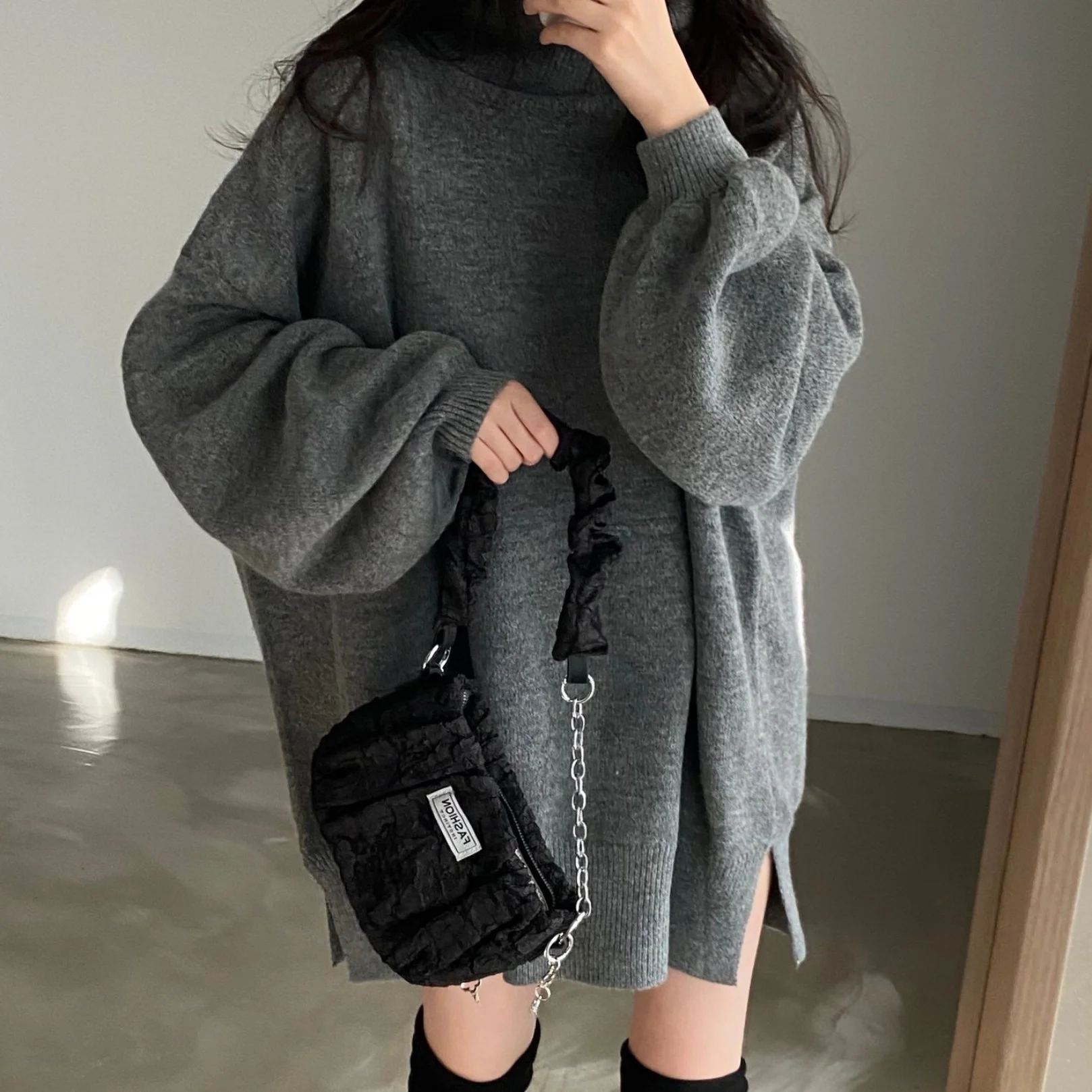 Стильный осенне-зимний вязаный свитер с открытыми плечами и высоким воротом, женский, средней длины, свободного кроя, теплый, комфортный пуловер
Стильный осенне-зимний вязаный свитер с открытыми плечами и высоким воротом, женский, средней длины, свободного кроя, теплый, комфортный пуловер