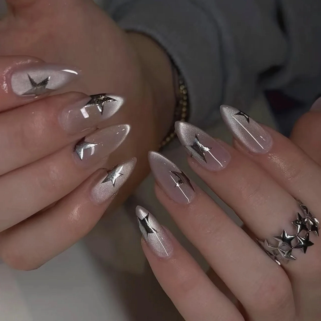 Shimmering Star Starburst Glitter Powder Long Pointed Fake Nails Art Almond False Nails Moon Sun Heart Rhinestone Press on Nails
Shimmering Star Starburst Glitter Powder Long Pointed Fake Nails Art Almond False Nails Moon Sun Heart Rhinestone Press on Nails