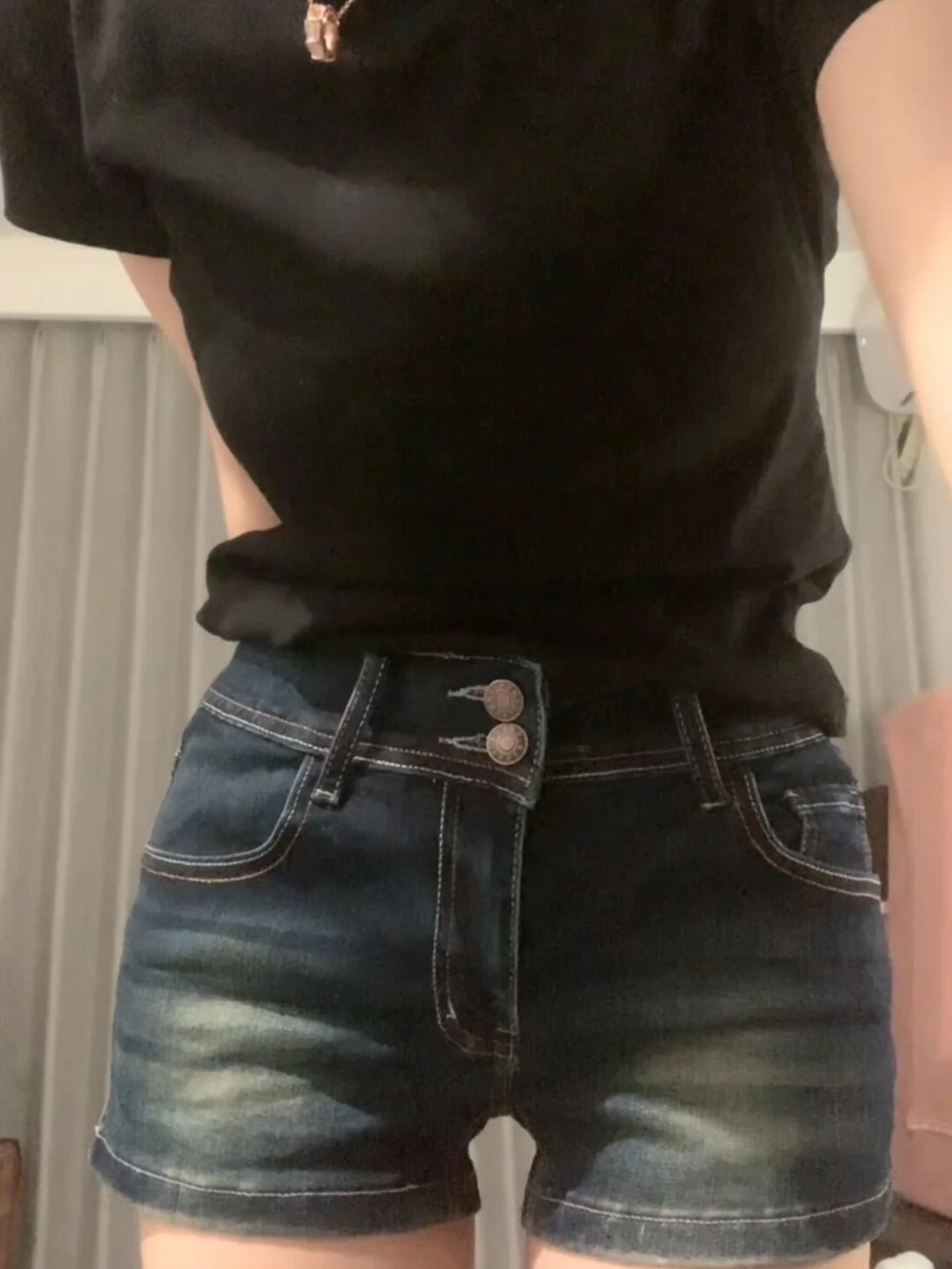 Low-Waist American Y2K Spicy Girl Denim Shorts Women's Summer Thin Slimming Butt-Hugging Straight A-Line Hot Pants
Low-Waist American Y2K Spicy Girl Denim Shorts Women's Summer Thin Slimming Butt-Hugging Straight A-Line Hot Pants