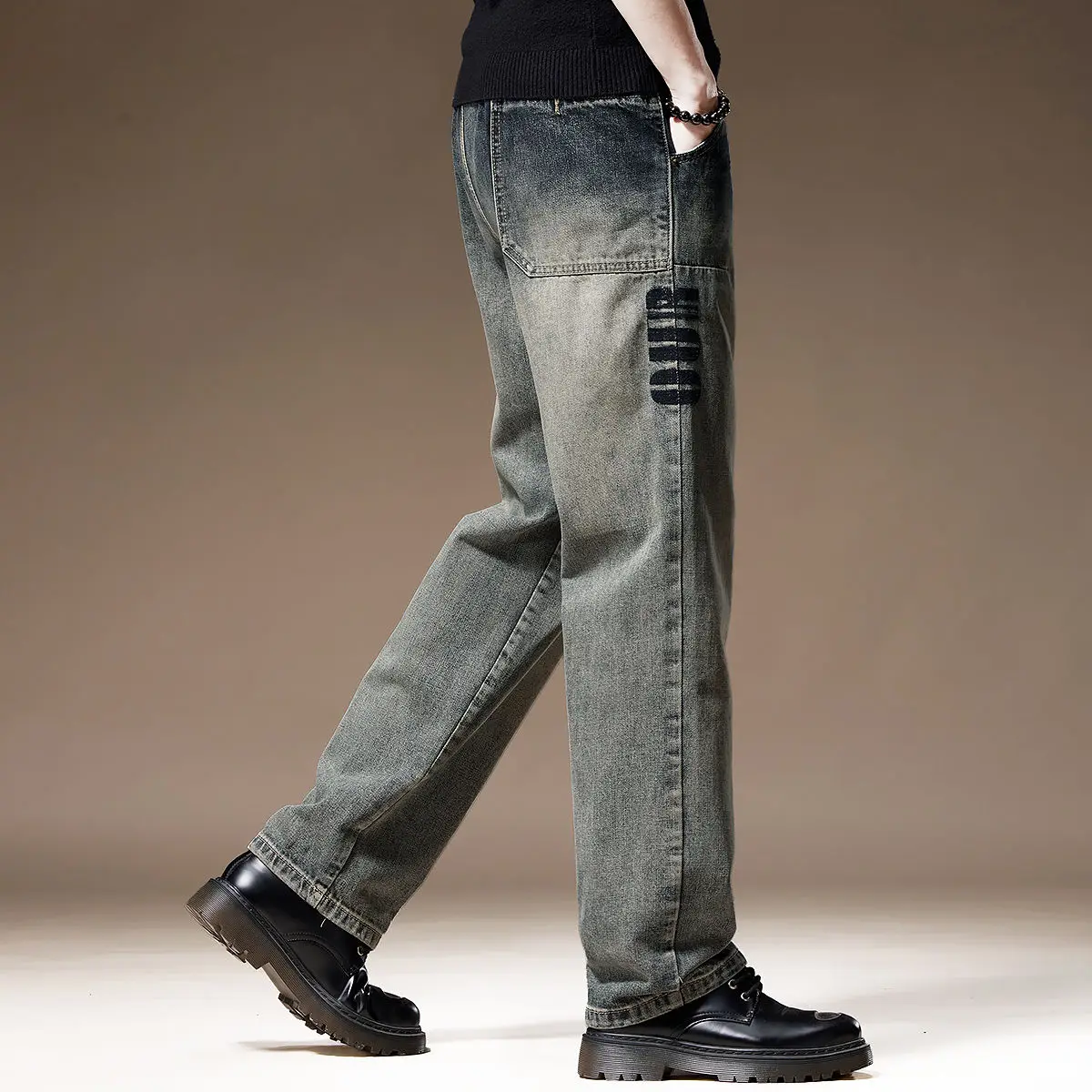Fashion 2025 Autumn Man Designer Clothes New Loose Straight High-End Washed Casual Jeans for Men High Street Vintage Baggy Jeans
Fashion 2025 Autumn Man Designer Clothes New Loose Straight High-End Washed Casual Jeans for Men High Street Vintage Baggy Jeans