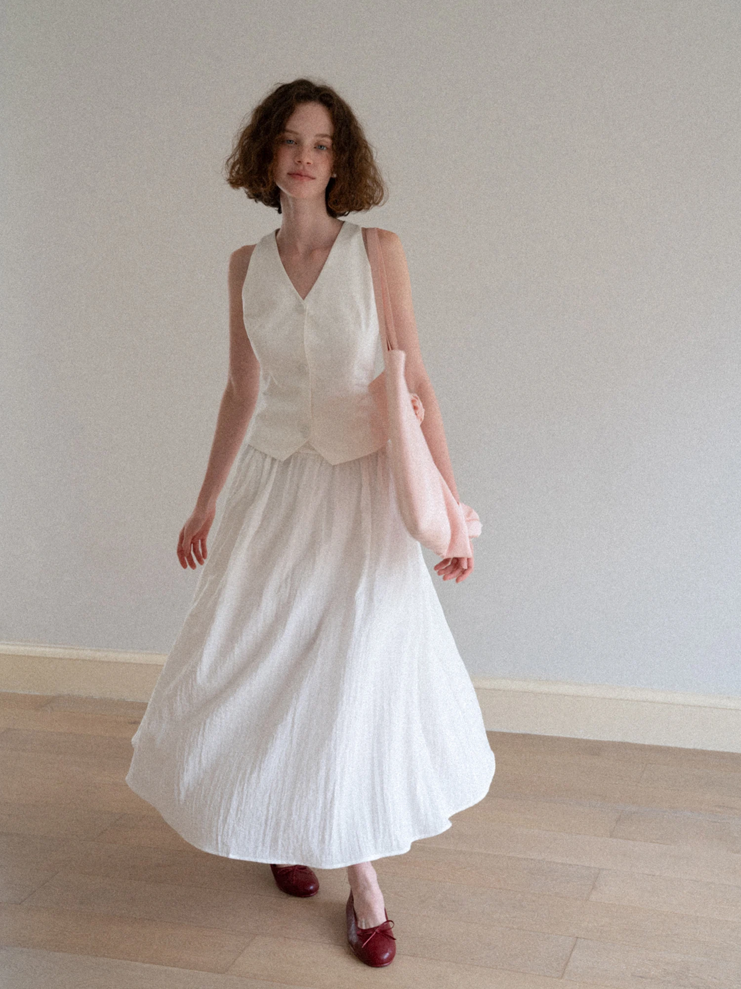 Eggka Summer White Casual Set Waist-Cinching V-neck Vest A-line Skirt Women's Fashion Ensemble High Waist Short Length
Eggka Summer White Casual Set Waist-Cinching V-neck Vest A-line Skirt Women's Fashion Ensemble High Waist Short Length
