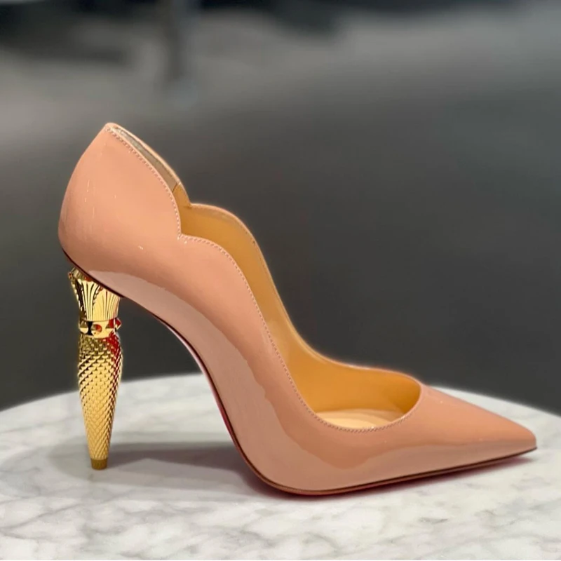 Spring and summer new pointy red soled patent leather single shoes thin high heels banquet dress large small women's shoes
Spring and summer new pointy red soled patent leather single shoes thin high heels banquet dress large small women's shoes