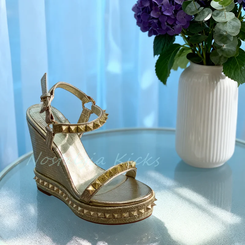 Women's Summer Versatile Gold Wedge Heel Dress Shoes 2025 Designer Buckle Platform Banquet High Heel Pumps Large Size Sandals
Women's Summer Versatile Gold Wedge Heel Dress Shoes 2025 Designer Buckle Platform Banquet High Heel Pumps Large Size Sandals