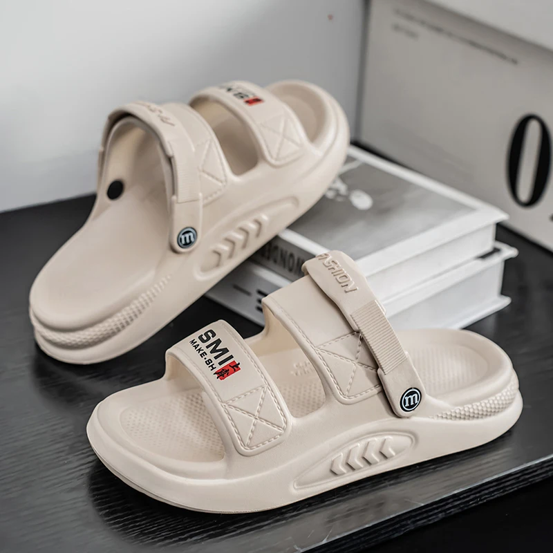Fashionable and trendy men's versatile slip-on sandals, comfortable and stylish for outdoor wear
Fashionable and trendy men's versatile slip-on sandals, comfortable and stylish for outdoor wear
