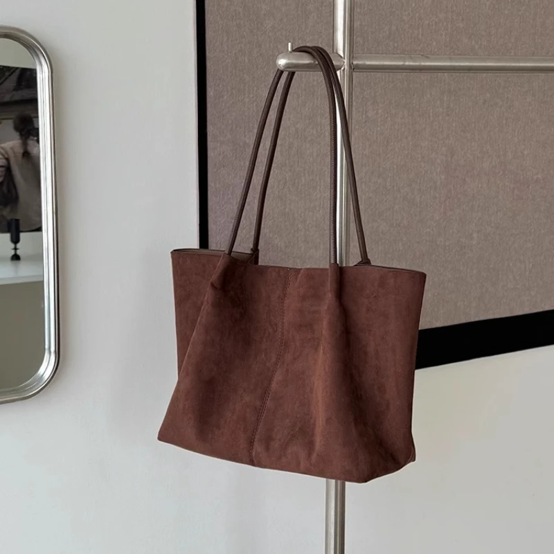 Retro Solid Color Faux Suede Women's Shoulder Bags Fashion Versatile Ladies Underarm Bags Casual Large Capacity Female Tote Bag
Retro Solid Color Faux Suede Women's Shoulder Bags Fashion Versatile Ladies Underarm Bags Casual Large Capacity Female Tote Bag