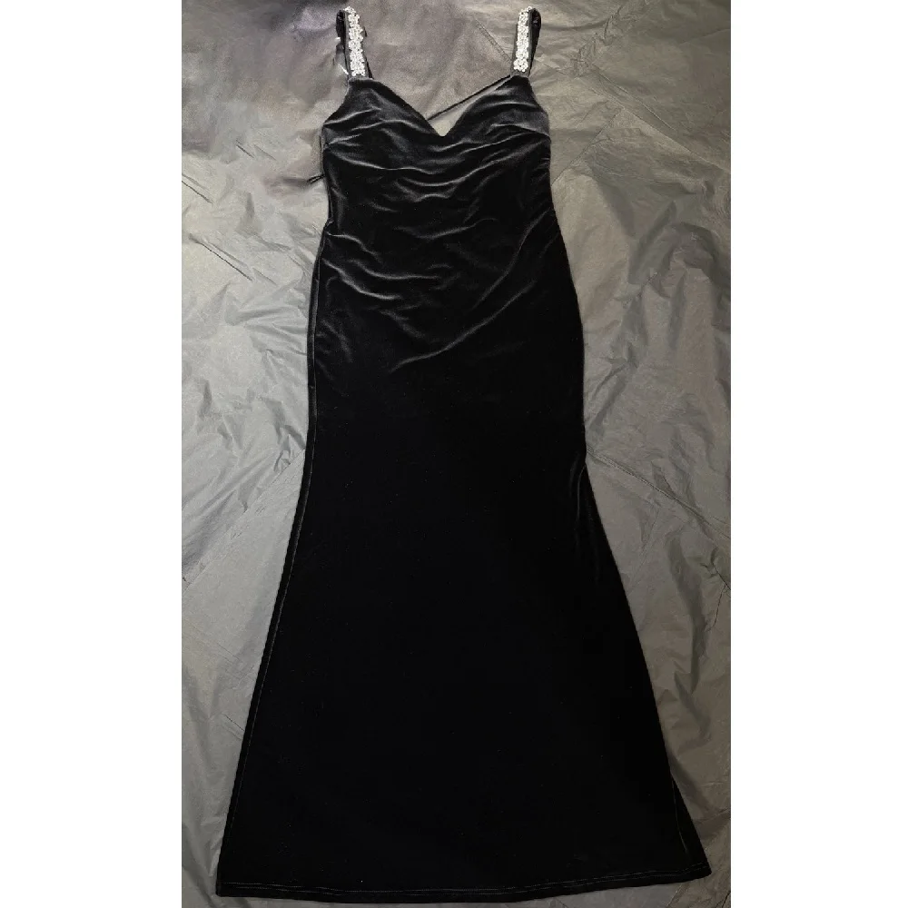 Sexy women's slip dress, velvet, diamond jewelry, corset, party dress, strapless dress, Y2K New 2026 Winter Women's Clothing bra
Sexy women's slip dress, velvet, diamond jewelry, corset, party dress, strapless dress, Y2K New 2026 Winter Women's Clothing bra