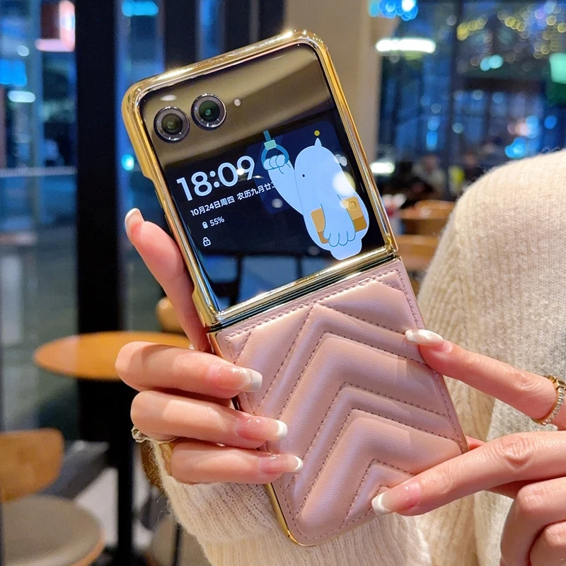 For Motorola Razr 50 Ultra Case Luxury Electroplating Edge V-grain Anti-drop Back Cover For Motorola Razr50 Ultra Bumper Funda
For Motorola Razr 50 Ultra Case Luxury Electroplating Edge V-grain Anti-drop Back Cover For Motorola Razr50 Ultra Bumper Funda