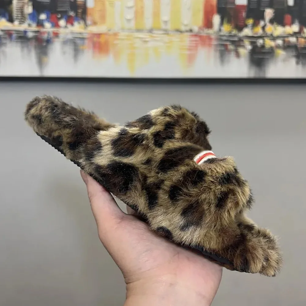 2026 Autumn/Winter New Man Women's Unisex Large size Embroidered Thick Bottom Lamb Wool Versatile Flat Slippers Dama men's shoes
2026 Autumn/Winter New Man Women's Unisex Large size Embroidered Thick Bottom Lamb Wool Versatile Flat Slippers Dama men's shoes