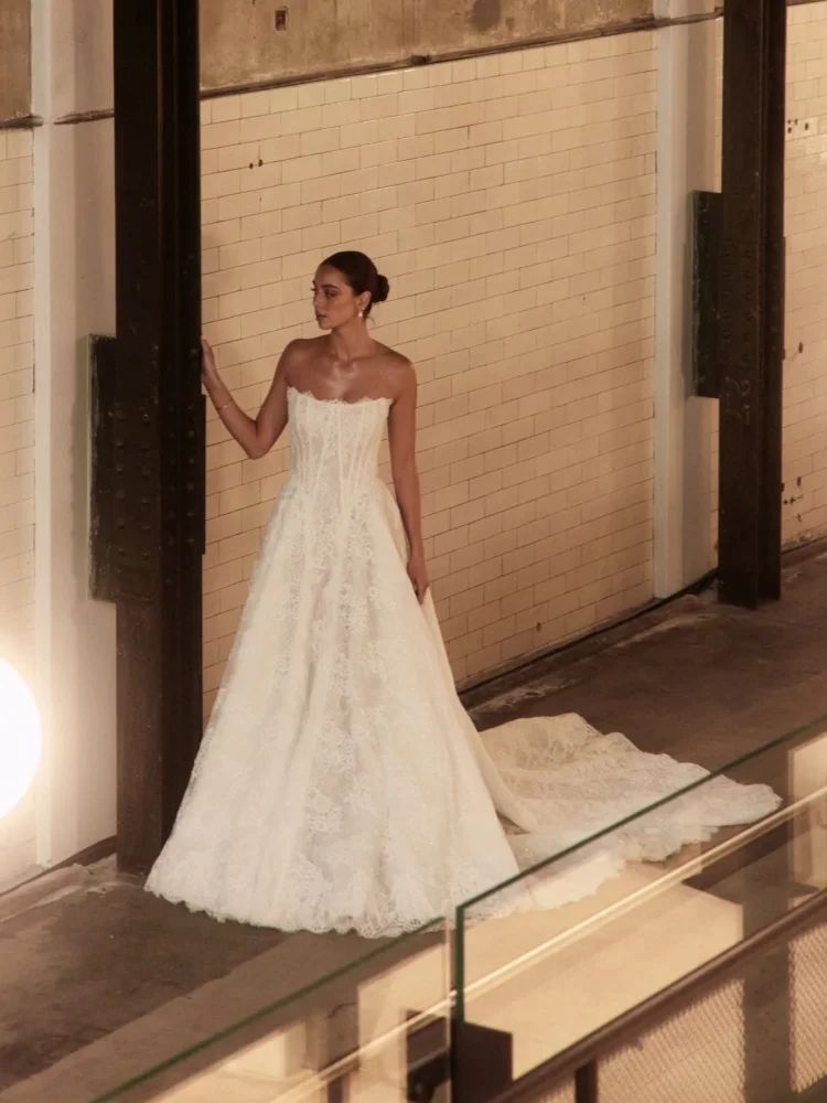 Luxury Wedding Bridal Gowns All Lace Long Train Bride Wedding Dresses Strapless Fishbone Back Support Adjustable High Quality
Luxury Wedding Bridal Gowns All Lace Long Train Bride Wedding Dresses Strapless Fishbone Back Support Adjustable High Quality