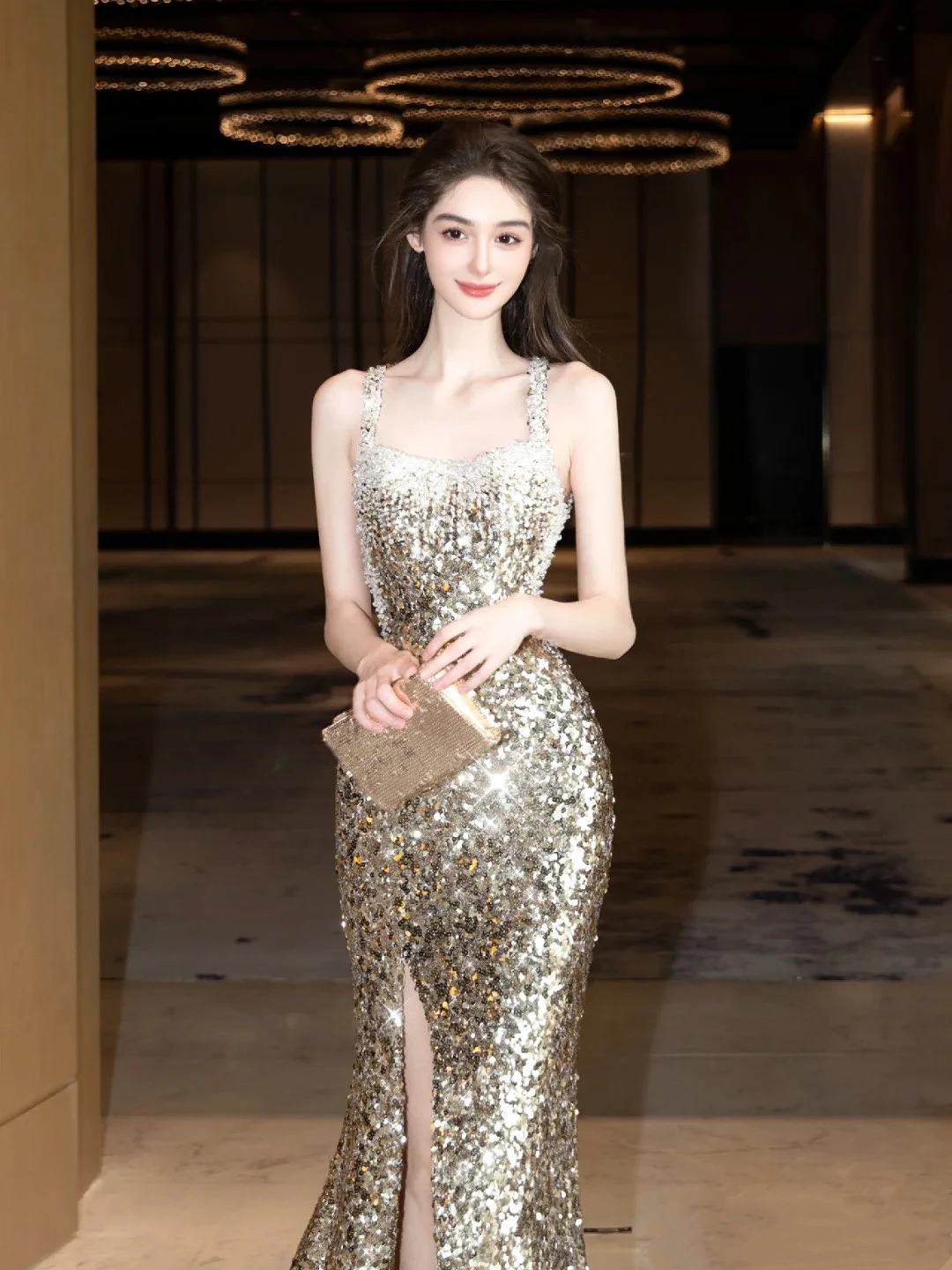 Light Golden Celebrity Dresses Spaghetti Strap Beading Sequins Crystal Side Split Backless Sleeveless Woman Sexy Evening Gowns
Light Golden Celebrity Dresses Spaghetti Strap Beading Sequins Crystal Side Split Backless Sleeveless Woman Sexy Evening Gowns
