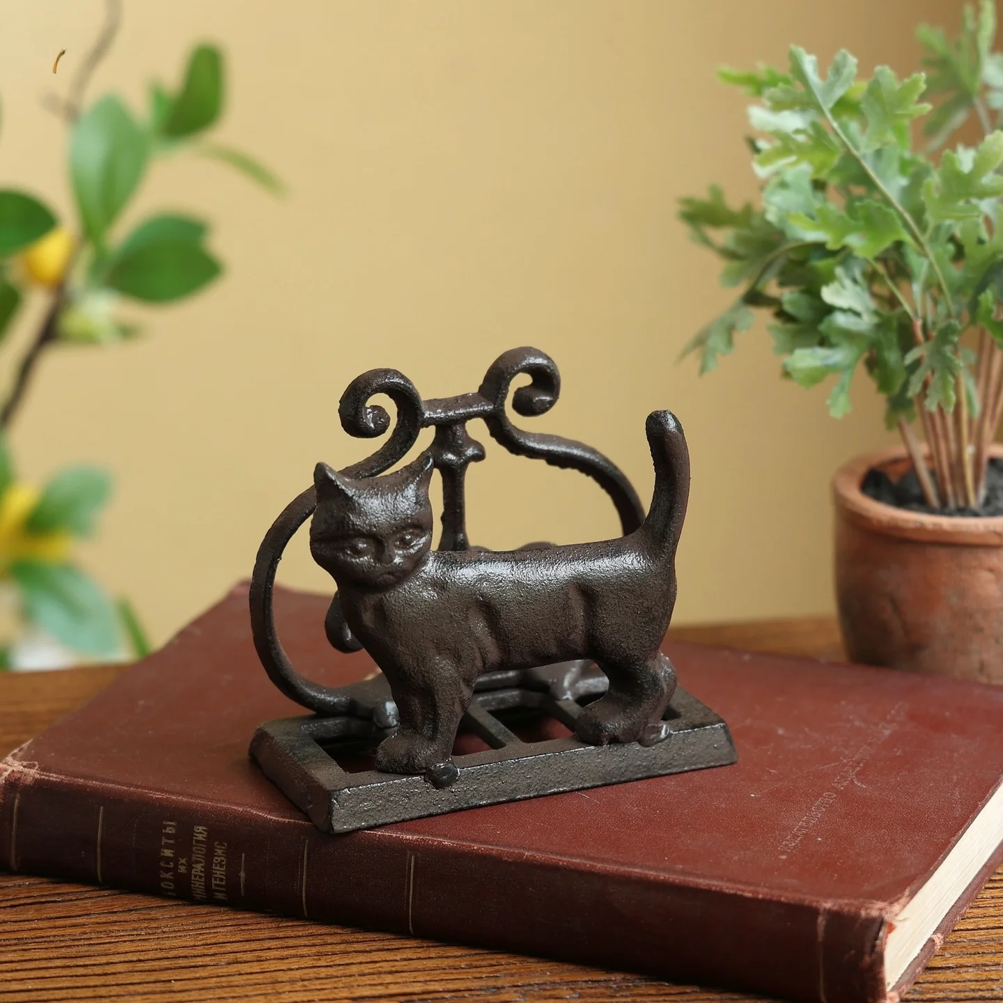Nordic Style Cast Iron Tissue Holder Recipe Stand Book Mark Desktop Decorations Garden Decorations Artistic Shaped Ornaments
Nordic Style Cast Iron Tissue Holder Recipe Stand Book Mark Desktop Decorations Garden Decorations Artistic Shaped Ornaments