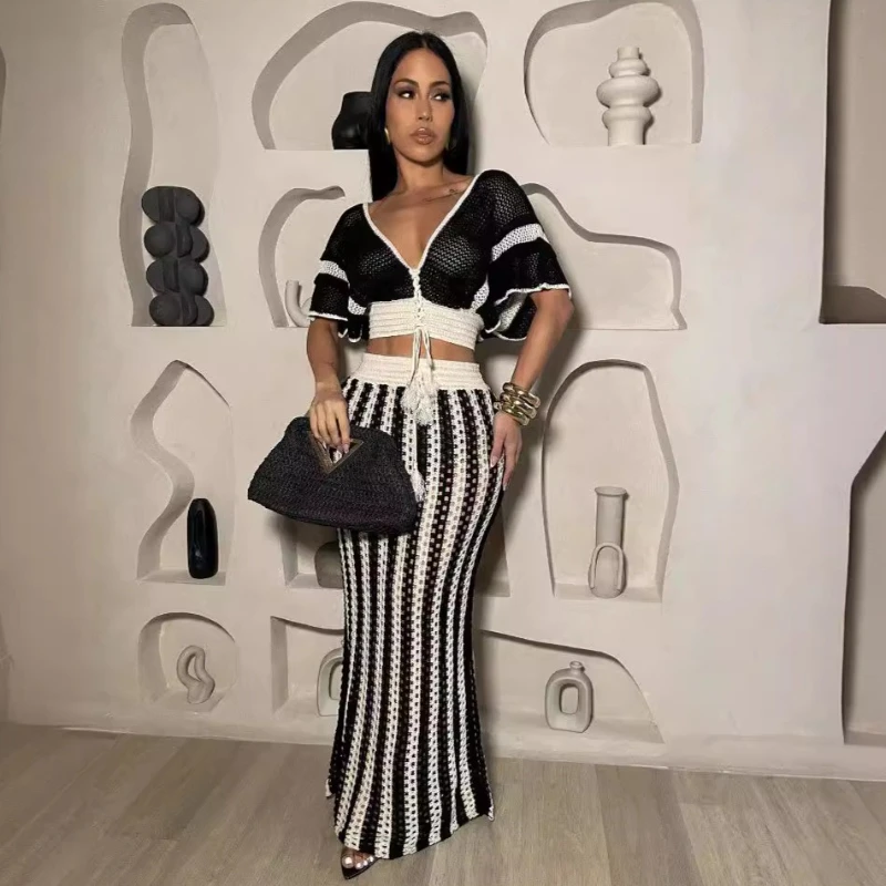 Summer new European and American women's sexy V-neck hollow striped knitted women's long skirt set
Summer new European and American women's sexy V-neck hollow striped knitted women's long skirt set