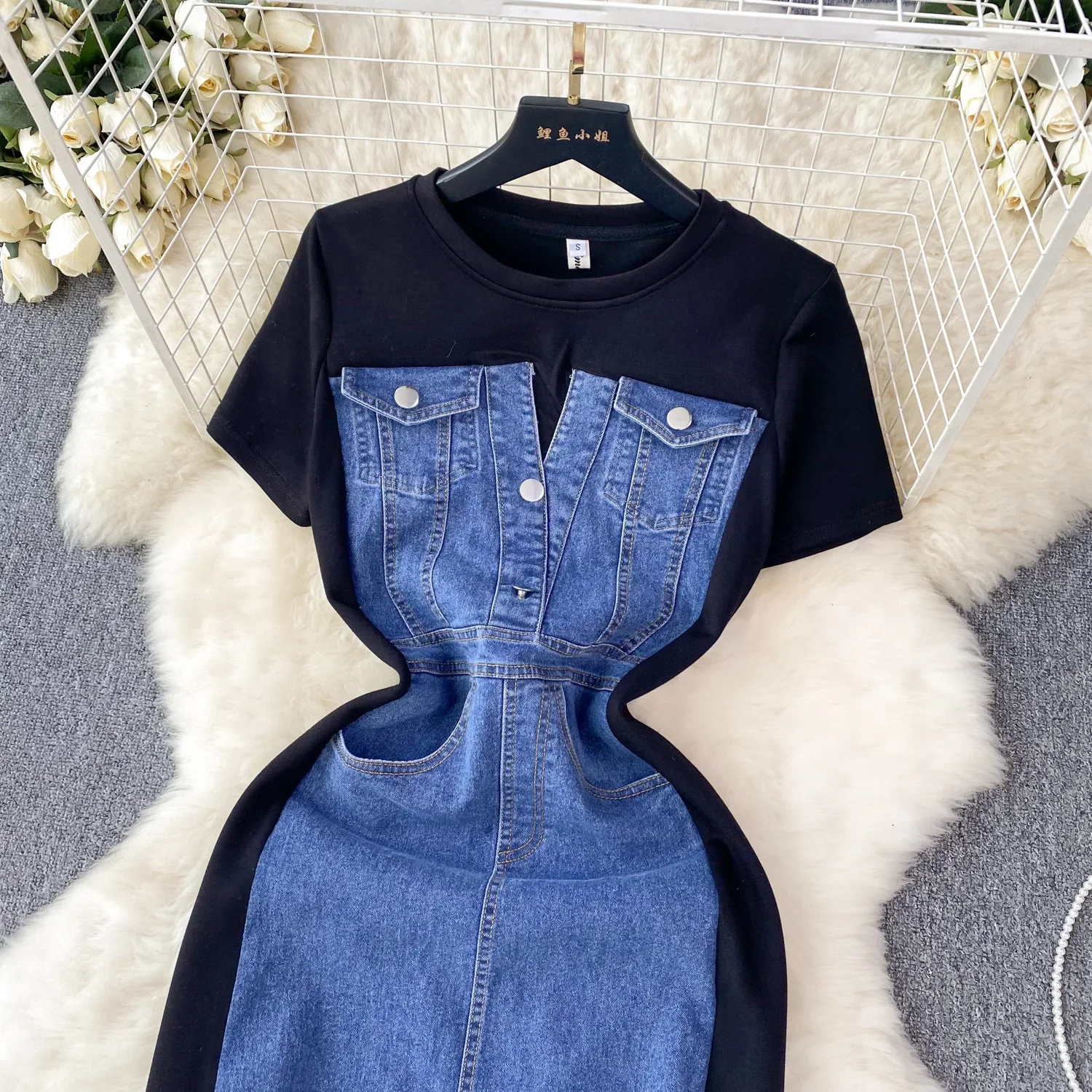 The 2025 New Summer Niche Design Girlish Style Short-sleeved Round-neck Patchwork Denim Dress,Senior Sense Long Dress for Ladies
The 2025 New Summer Niche Design Girlish Style Short-sleeved Round-neck Patchwork Denim Dress,Senior Sense Long Dress for Ladies