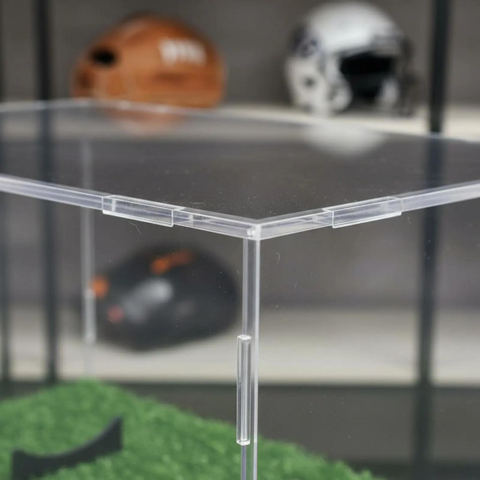 Acrylic Football Display Case Grass Base Football Display Case Sports Storage Easy to Assemble Full Size for Collectors
Acrylic Football Display Case Grass Base Football Display Case Sports Storage Easy to Assemble Full Size for Collectors