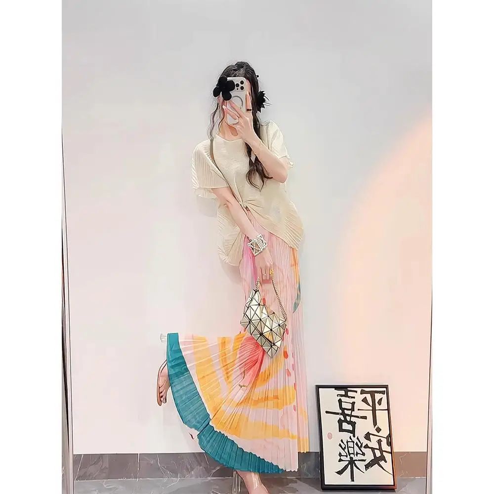 Miyake, новый летний женский костюм, модный повседневный свободный плиссированный блузка с короткими рукавами, юбка до половины тела с высокой талией, комплект из двух предметов
Miyake, новый летний женский костюм, модный повседневный свободный плиссированный блузка с короткими рукавами, юбка до половины тела с высокой талией, комплект из двух предметов