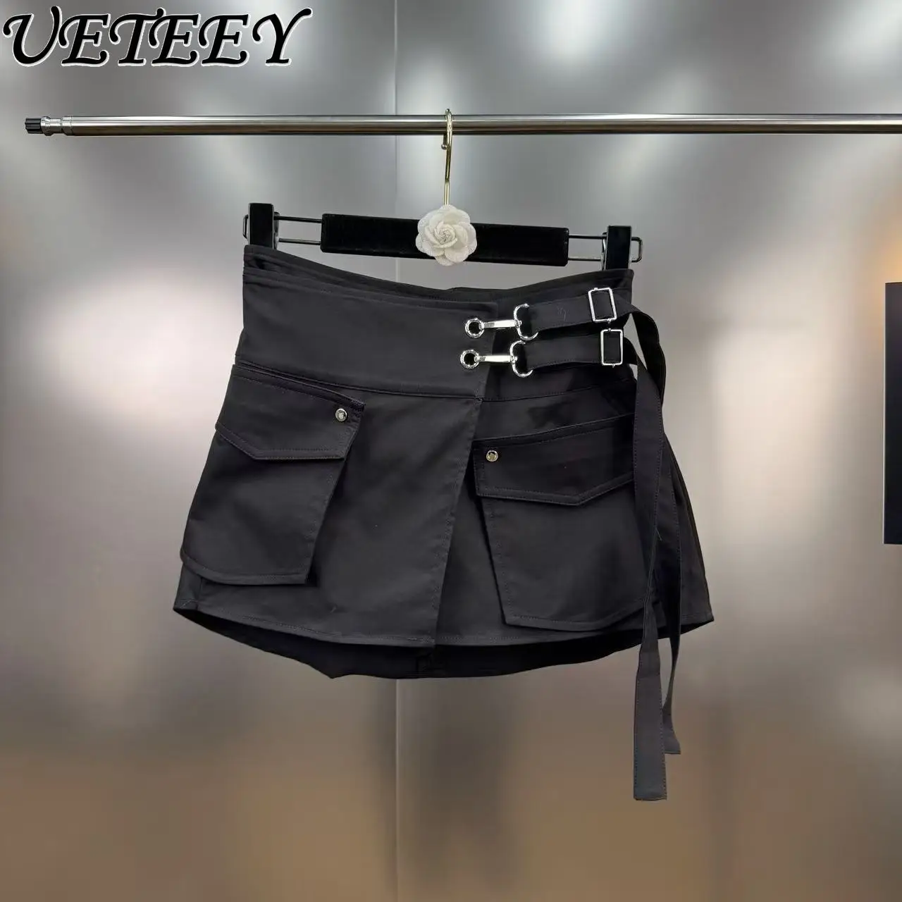 2025 Summer Retro Versatile Splicing Pocket Black A-line Short Skirt High Waist Design Sense Niche Temperament Mini Skirts
2025 Summer Retro Versatile Splicing Pocket Black A-line Short Skirt High Waist Design Sense Niche Temperament Mini Skirts