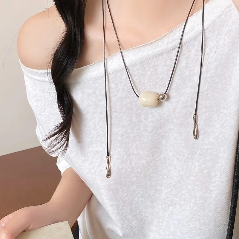 Ivory White Bead Pendant Choker Necklace For Women Unique Fashion Versatile Long Chain Premium Elegant Daily Party Use Fashion
Ivory White Bead Pendant Choker Necklace For Women Unique Fashion Versatile Long Chain Premium Elegant Daily Party Use Fashion